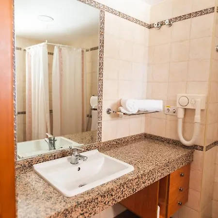 Ξενοδοχείο με διαμερίσματα Alfas Oasis 3*